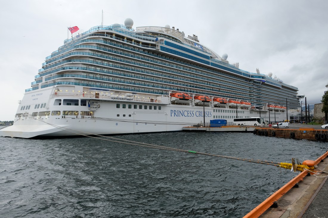 6533E226-15CE-45A1-89F1-F165905E089A