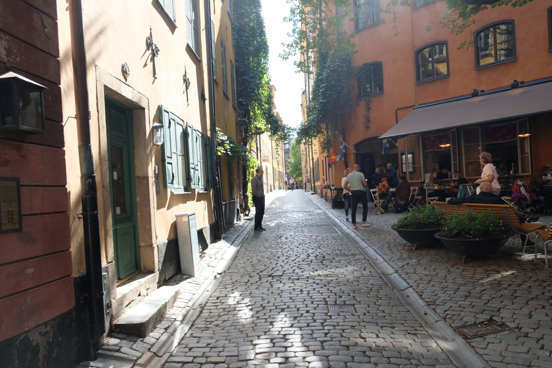 81879060-669C-4B79-841B-919BADC62885